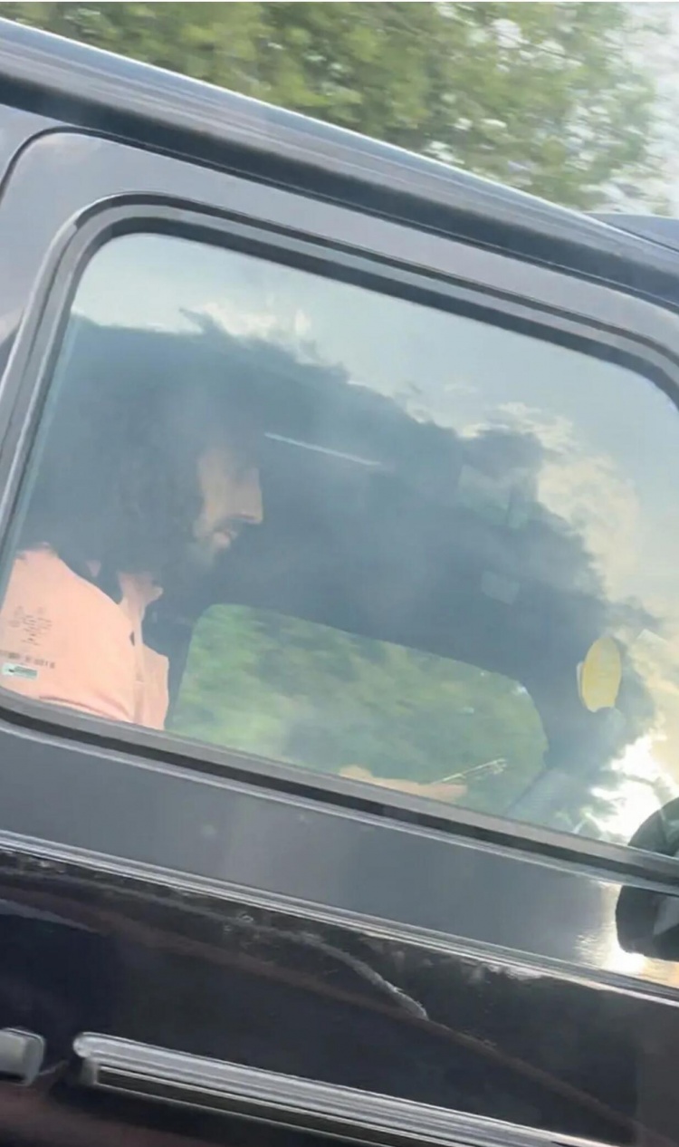 罰200英鎊、駕照扣6分！庫庫雷利亞被拍到開車看手機