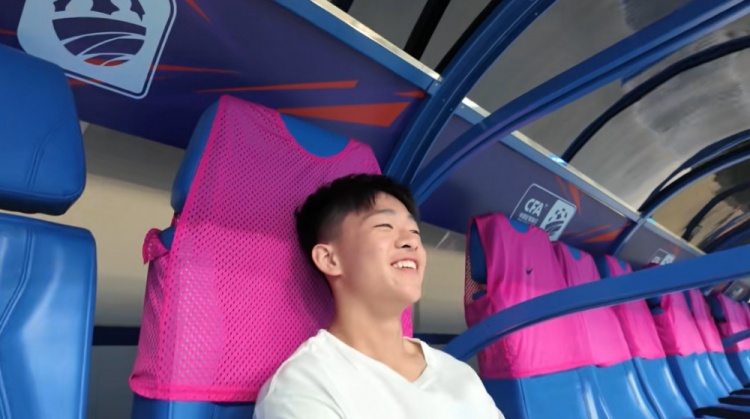 加盟英博？記者：國少集訓(xùn)后，鄺兆鐳將在大連進(jìn)行第二階段試訓(xùn)