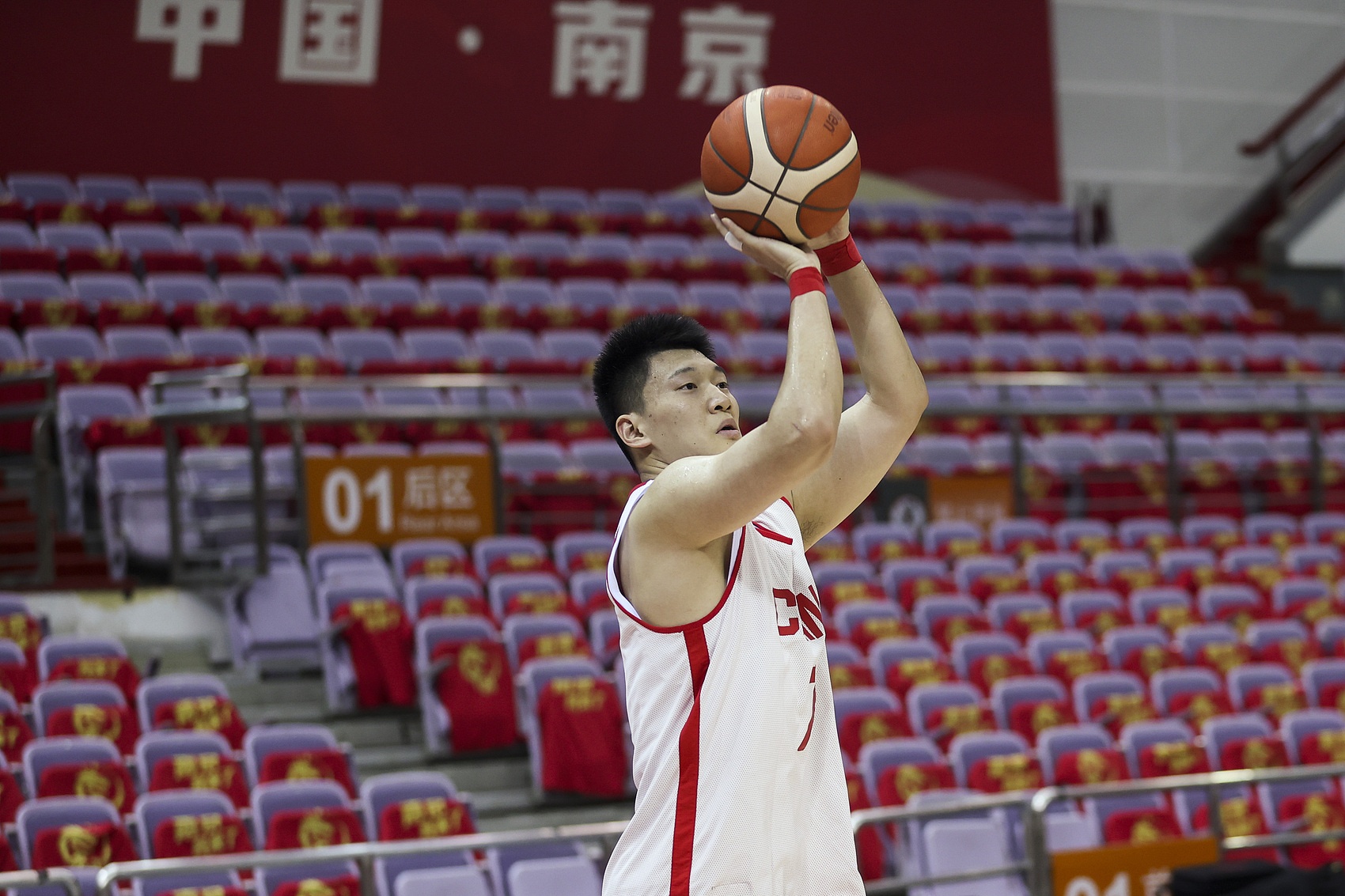 雷蒙30歲首次出戰(zhàn)國(guó)際大賽正賽！媒體人：大雷子靠雙手打出一片天