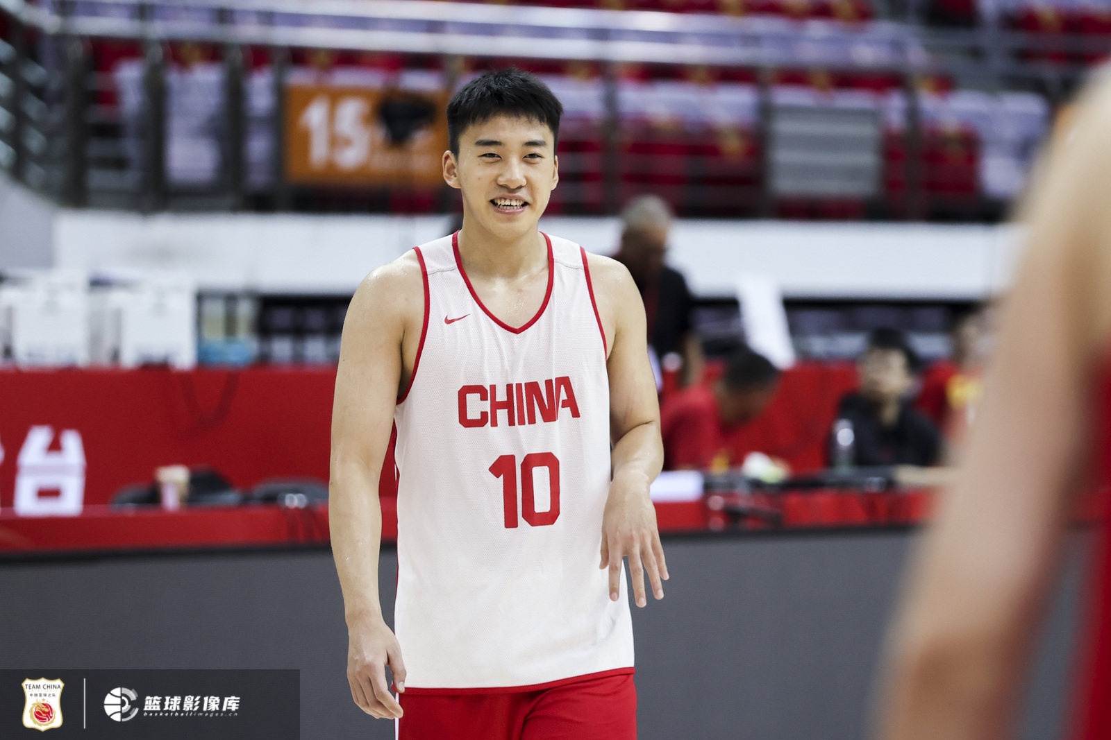 媒體人：男籃半場輕松暢快 進(jìn)攻高效+防守到位 今天贏個痛快！