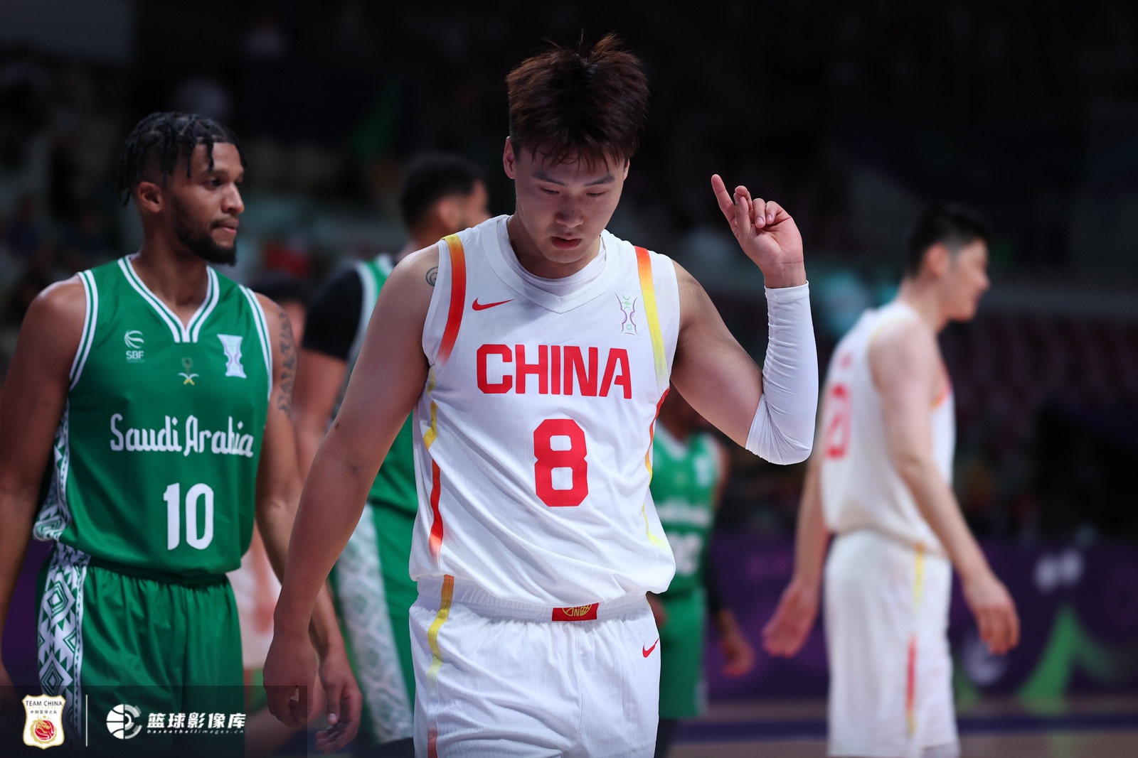中國男籃VS約旦首發(fā)陣容：趙睿、胡明軒、朱俊龍、王俊杰、胡金秋