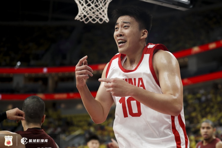 媒體人：王俊杰的成熟度遠(yuǎn)超同齡人 他會(huì)是男籃四號(hào)位的答案嗎？