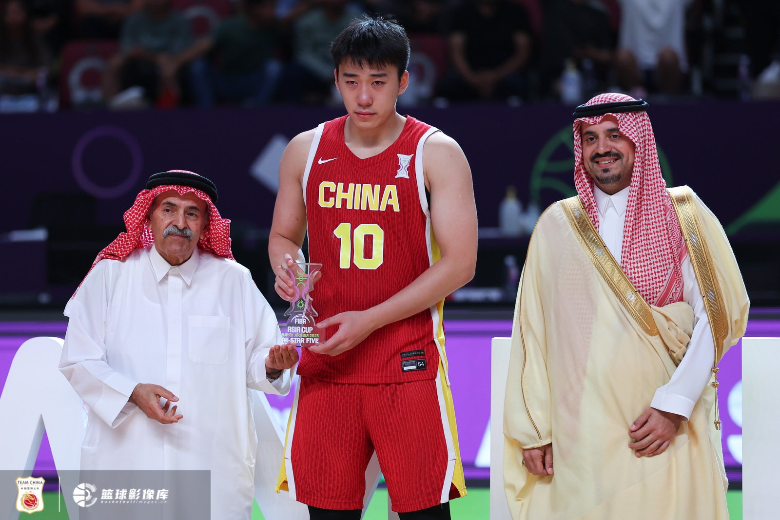 體壇周報(bào)：男籃05后青春風(fēng)暴！王俊杰楊瀚森趙維倫未來(lái)聯(lián)手？