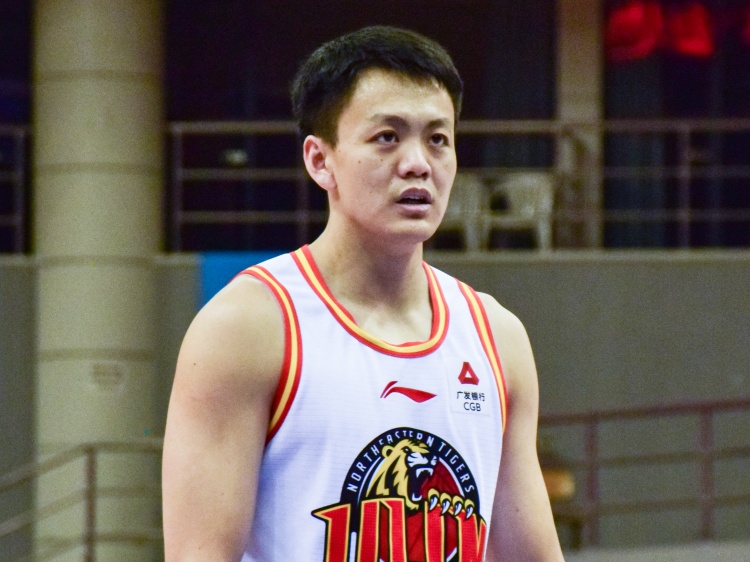 媒體人：吉林男籃今夏想節(jié)省開支 姜宇星一直在尋找合適的球隊