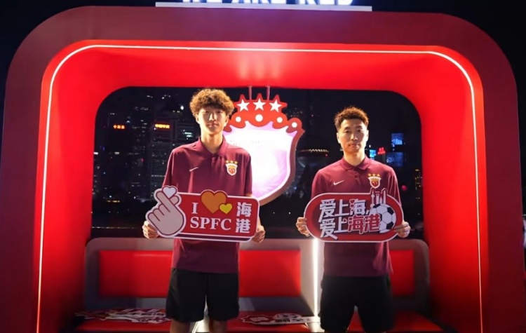 傅歡、李智良前往北外灘打卡，傅歡：在比賽中竭盡全力回饋球迷