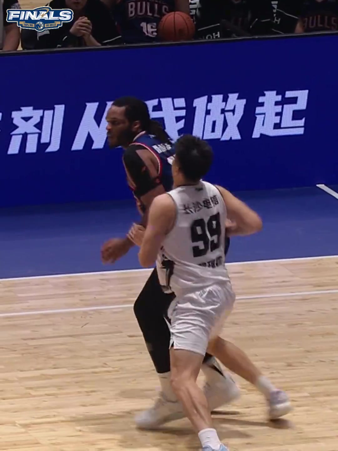 總決賽G3戰(zhàn)勝長(zhǎng)沙勇勝！一起跟隨視頻回顧金牛球員高光表現(xiàn)！
