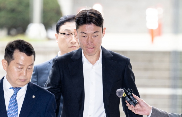 非法拍性愛視頻！韓足協(xié)官方：黃義助被永久除名，在國內(nèi)遭禁足