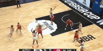 真強硬！U16湯雅童籃下低位接球 轉(zhuǎn)身硬吃打進！