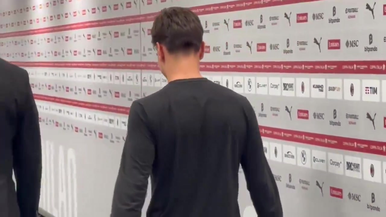 米蘭傷員亞沙里在圣西羅露面，回應(yīng)記者提問：挺好的，好多了